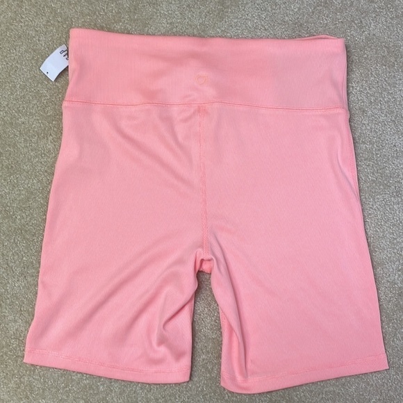 Nwt GapFit Brushed Tech Jersey Peach Biker Shorts Sz Large - Picture 2 of 7